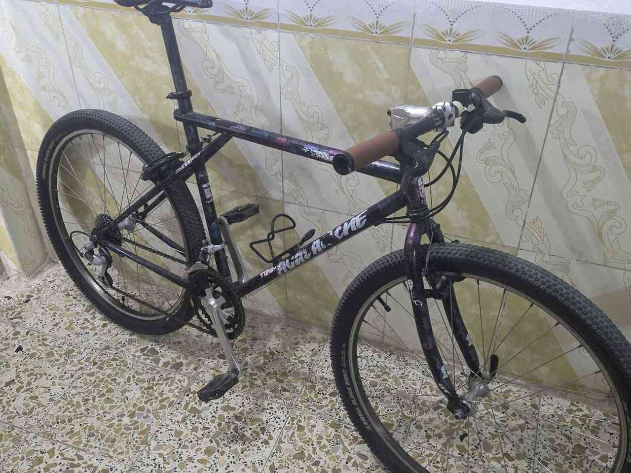 Gt كلاسك
گروبست 7×2 ديور XT القديم
معدن ستيل خفيف
قياسها لارج 
ويالة ماركة ritchey قياس26
تايرات كيندا كتان 26×2.35
وقبضات جلد
دراجه وزنها حوالي ١١ كيلو 
وسعرها 150 وبيها مجال 
و متوفر توصيل


**إذا كنت صاحب هذا الإعلان وتريد حذفه لأي سبب، رجاءا أرسل رسالة إلى الدعم الفني**