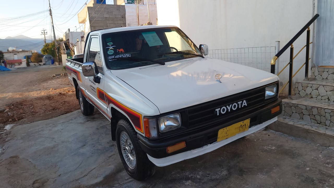 تۆێۆتا پیکاب 85 تاک
ئاڕمی پلاستیکی سلێمانی بەشەرتی. ئەوەلیات و غرامە  
مەکینەی 1وای پێنج گێر 
بەشەرتی کارەبایی و بێ تەقەو رەقە   تاقم تایەی دەنلوب.   ماڵی دۆستە.  تاقم ناوەکەی تازە تێم گرتوە 
34 گەڵاو مەجالێکی. زۆر کەم. 
0770 168 0204
