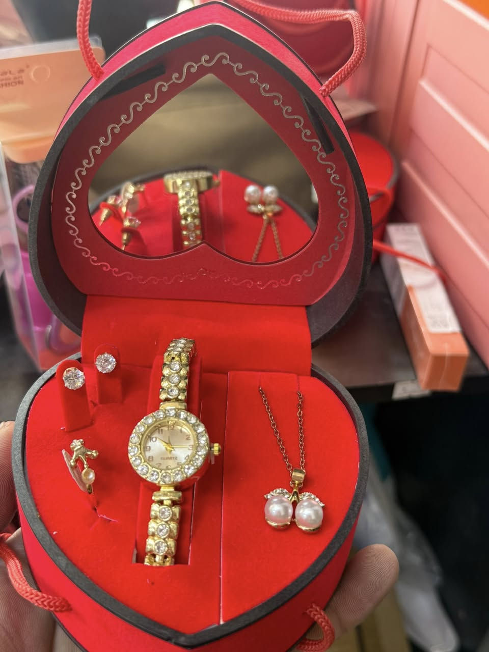 بوكس هدية 🎁 ممكن تمنحه لمن تحب بمناسبة قدوم عيد الحب 

للحجز والاستفسار مراسلتنا على صفحتنا 
 
🚘 يوجد توصيل إلى جميع المحافظات 

واتس اب 🤳
https://wa.me/+9647881283661

📍عنوان المحل ( صلاح الدين - قضاء بلد - شارع طير السلام - مقابل عمارة الأصيل ) 

امازون الربيعي


**إذا كنت صاحب هذا الإعلان وتريد حذفه لأي سبب، رجاءا أرسل رسالة إلى الدعم الفني**