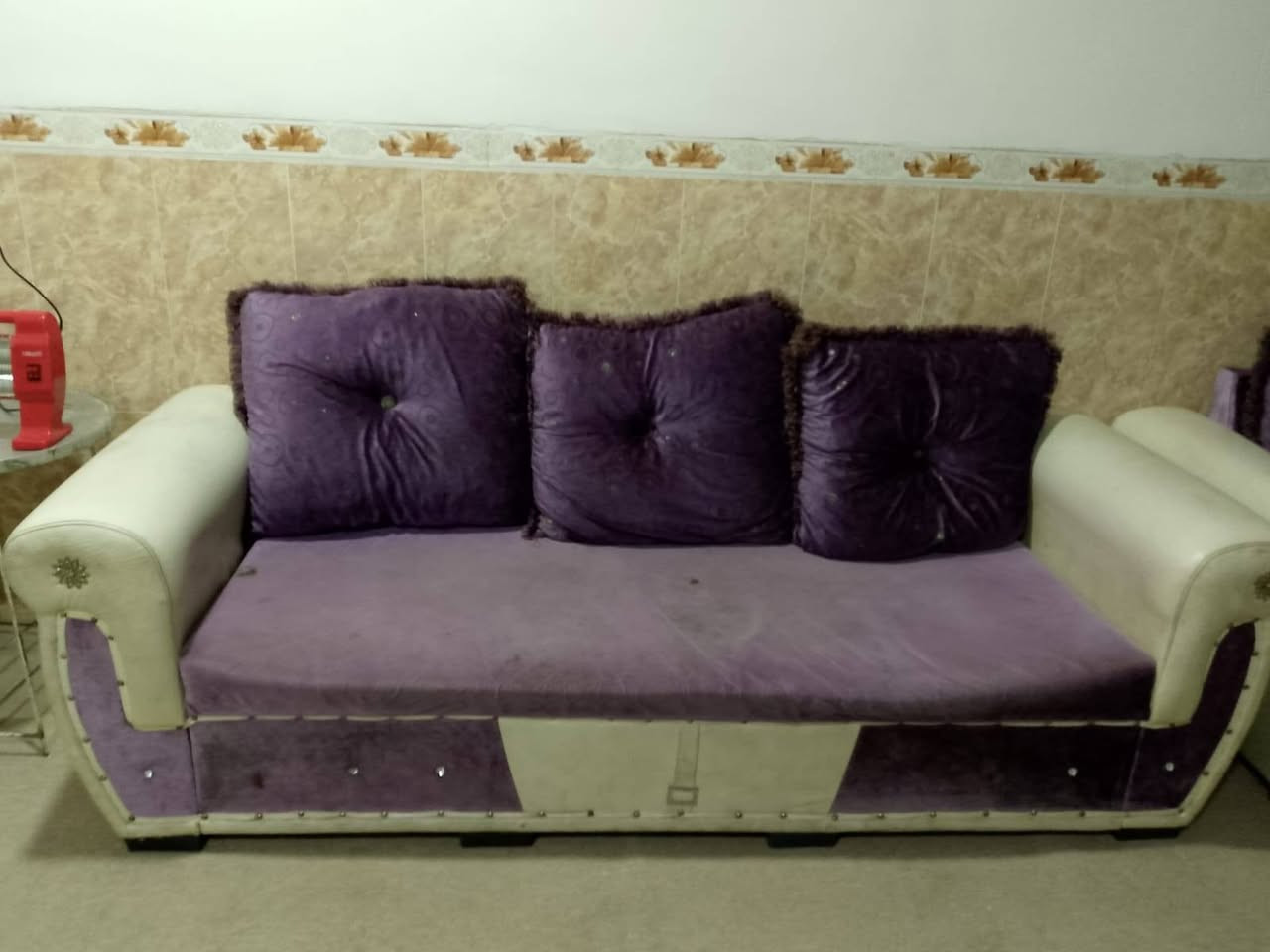 سلام عليكم عندي هذا التخم ١٠مقاعد للبيع العنوان كربلاء الجاير حي الزهور... *********** السعر ٣٥٠ الف متواجد واتس اب
