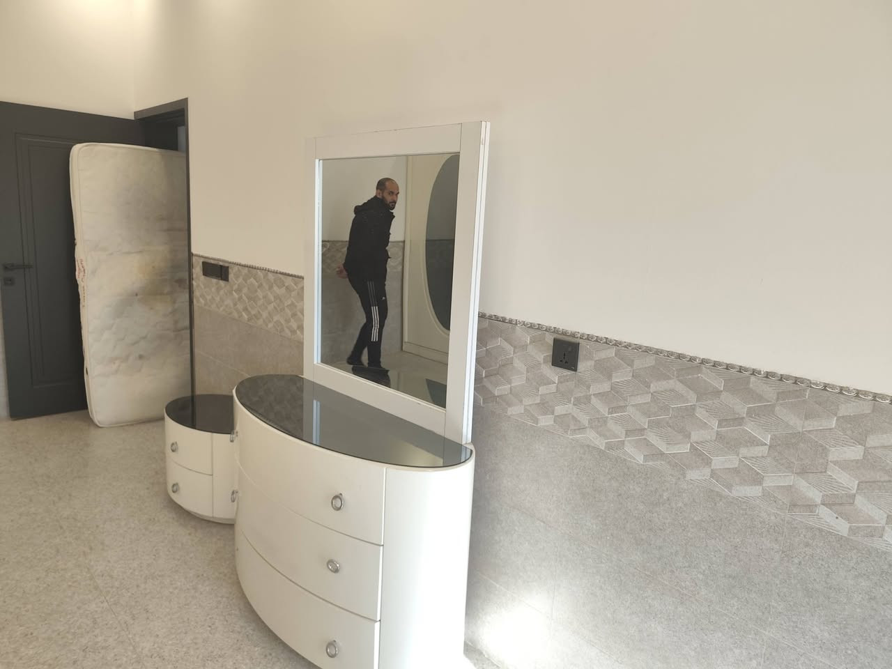 غرفه نوم ساج اصلي كلش نضيف 
مراسله على واساب أو خاص رقم موبايل *********** هردي عادل
