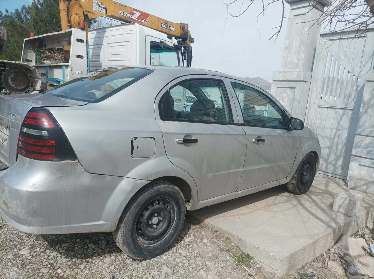 سلاو هاوریان ئەڤیو خوار هەمو بازار
2009
چوار پارچە بۆیاخ بە حیزام ئەیفرۆشین
رەقەم هەولیر
بی تەقە بی رەقە سەیارەی ماڵ
گیرو مەکینە بەشەرت
چوار تایەی تازەی بۆ بەسراوە
هەمو گیانی بەشەرت
خوار هەمو بازار بە پارەت بڕاوەیە
39$گەڵا
0775 538 69 68
