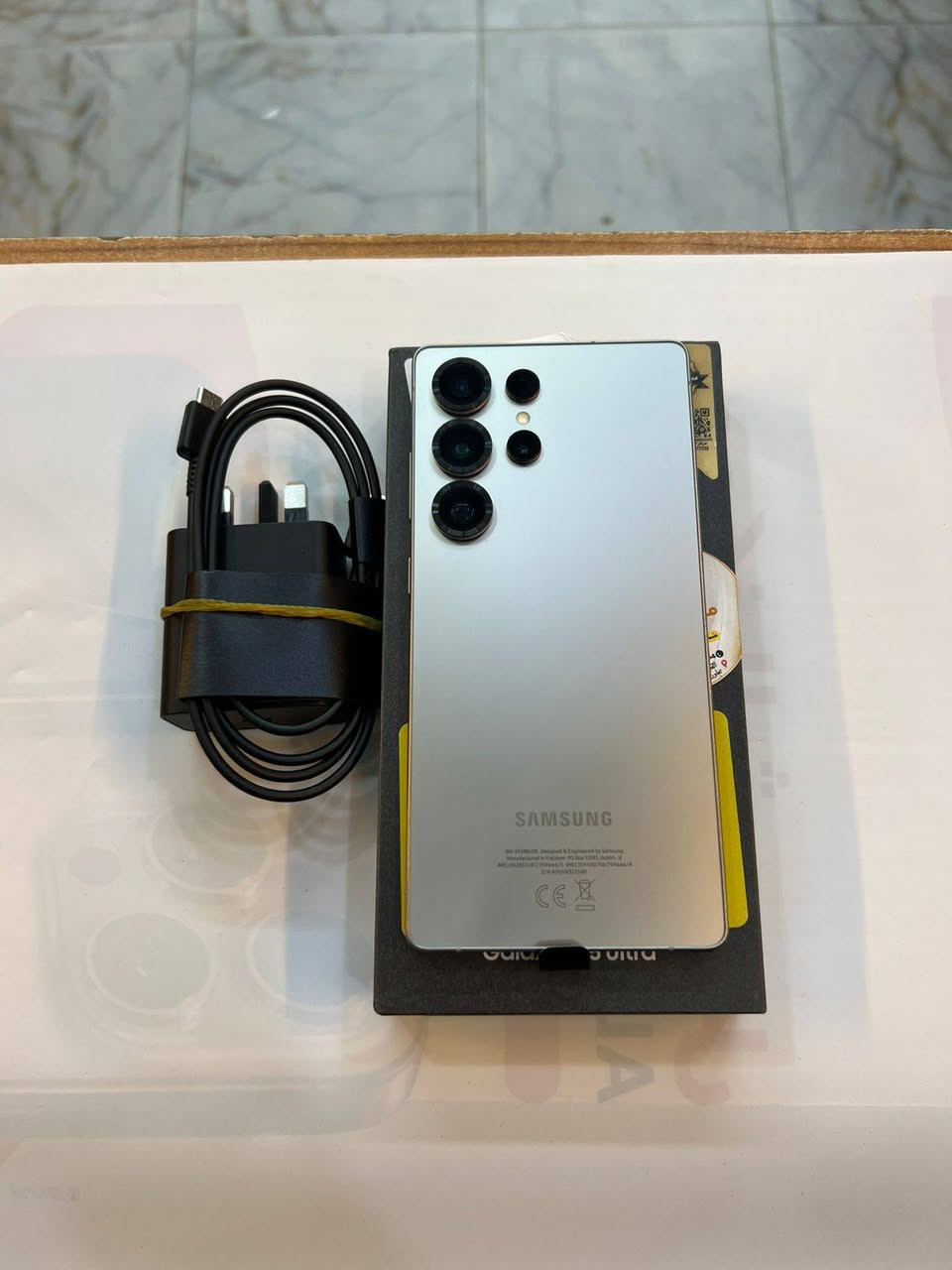 سامسونك كلكسي 
S25Ultra ذاكرة 256
نضافة 100‎%‎
كامل ملحقات الاصلية 
ضمان كارت لشاشة سنة
الاصلي ابو الضمان 
استخدام قليل 
السعر مناسب
***********
العنوان القطاع شارع السوك مجاور عوينات الكرار 
مركز الشمس
