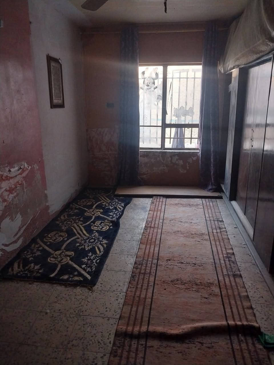 الدار للبيع المكان مدينة الصدر شارع الفلاح قطاع٤٢ فرع جامع الامام الرضا  عليه السلام المساحه ١٢٦ للإستفسار الاتصال على الرقم  ***********
