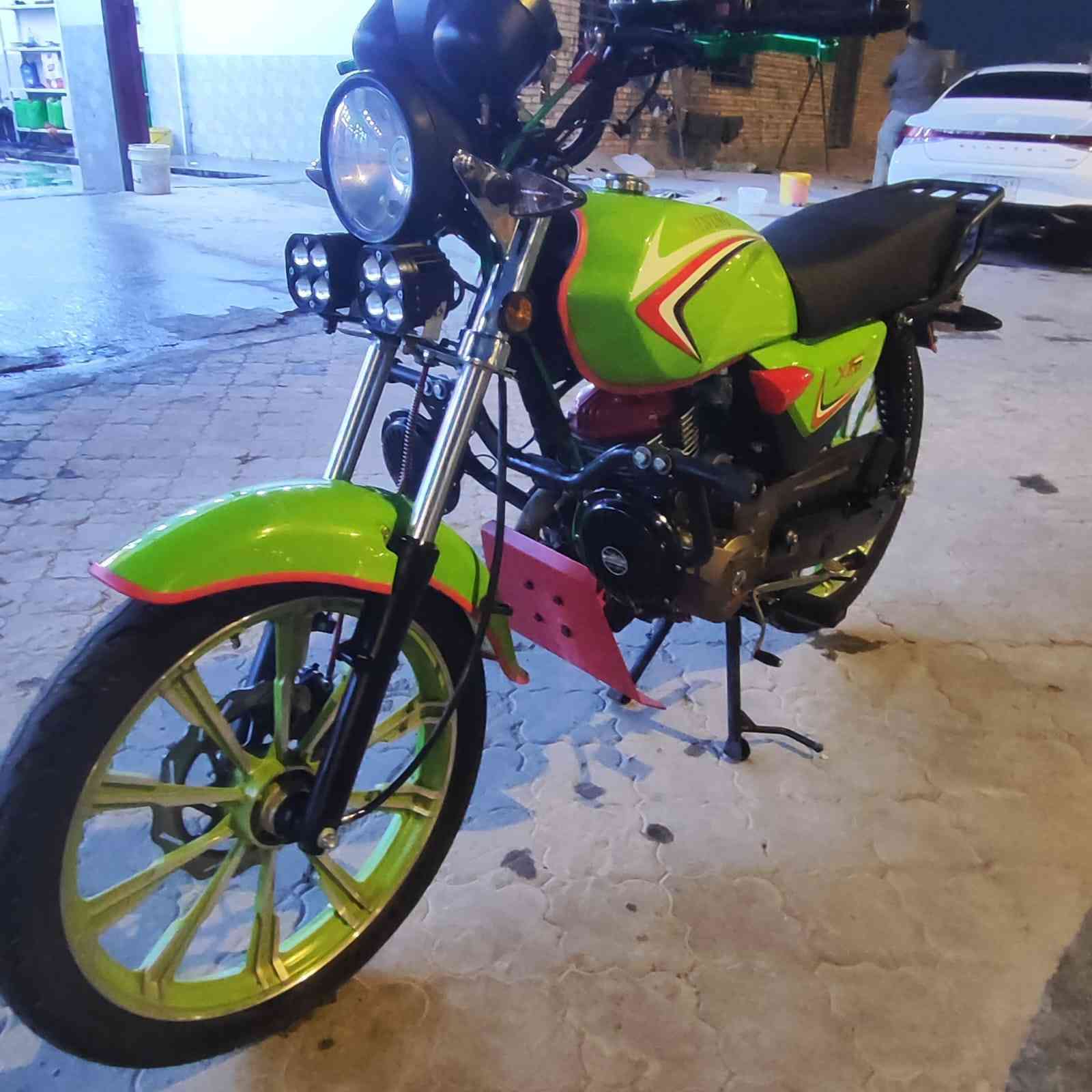 السلام عليكم دراجه شاينك للبيع رقم وسنويه جديده بعده وكيل كفاله عامه تحويل ثاني يوم كله شغاله السعر مليونين و 200 وبيه مجال ) 2200 ) مكاني بالزبير مكلف بالنشر هاذ رقم راعيه ***********
