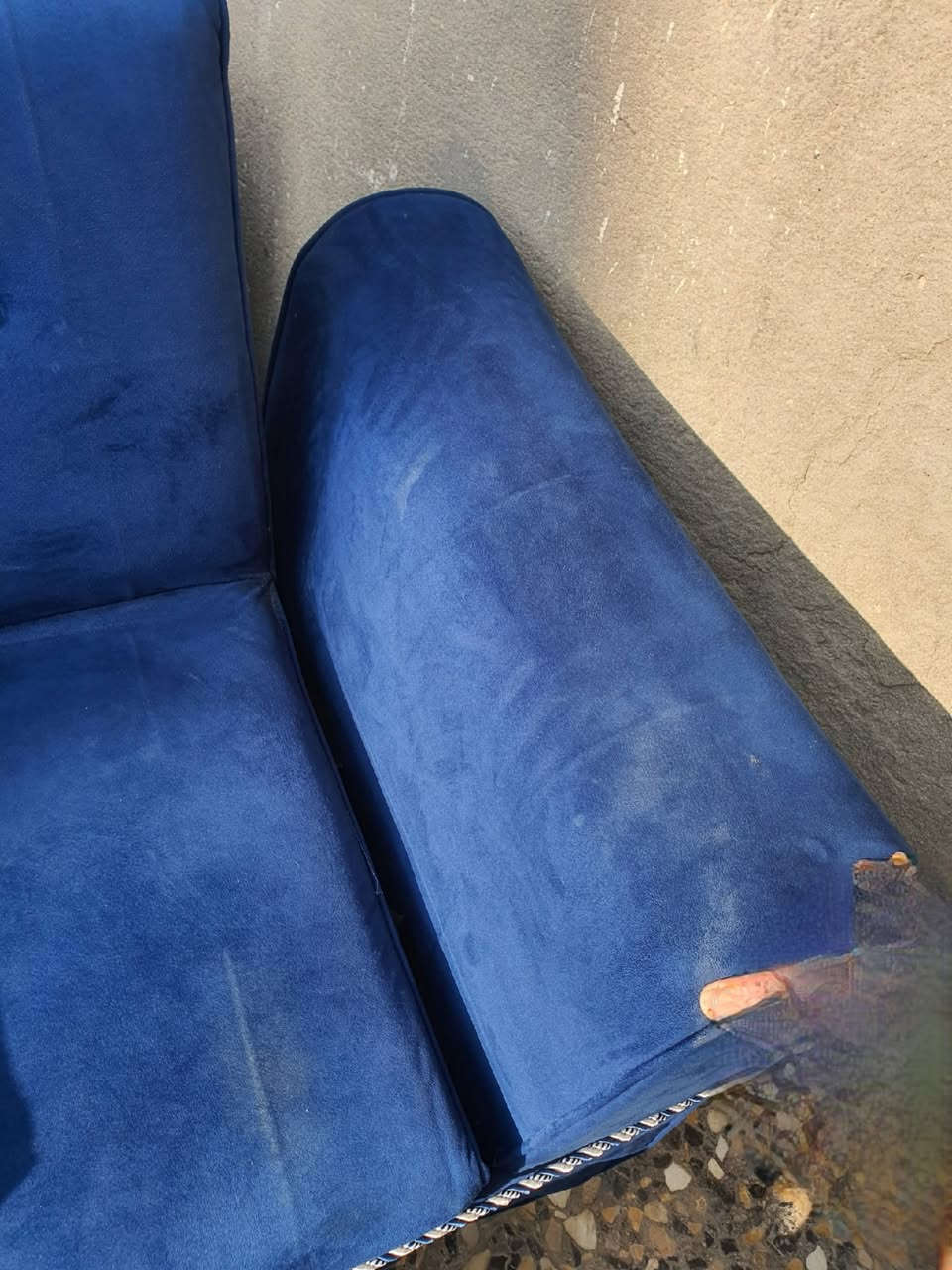 قنفات للبيع ب250
10 مقاعد 2كبار و 2 زغار ووحدة وسط بيع مستعجل 
بس القنفة الچبيرة رجلينها 2مكسورات وواحد من الكراسي اليدة فالتة مثل ماموضح بالصورة انا شادتة بحبل من نفس فصال القنفات ف مامبين


**إذا كنت صاحب هذا الإعلان وتريد حذفه لأي سبب، رجاءا أرسل رسالة إلى الدعم الفني**