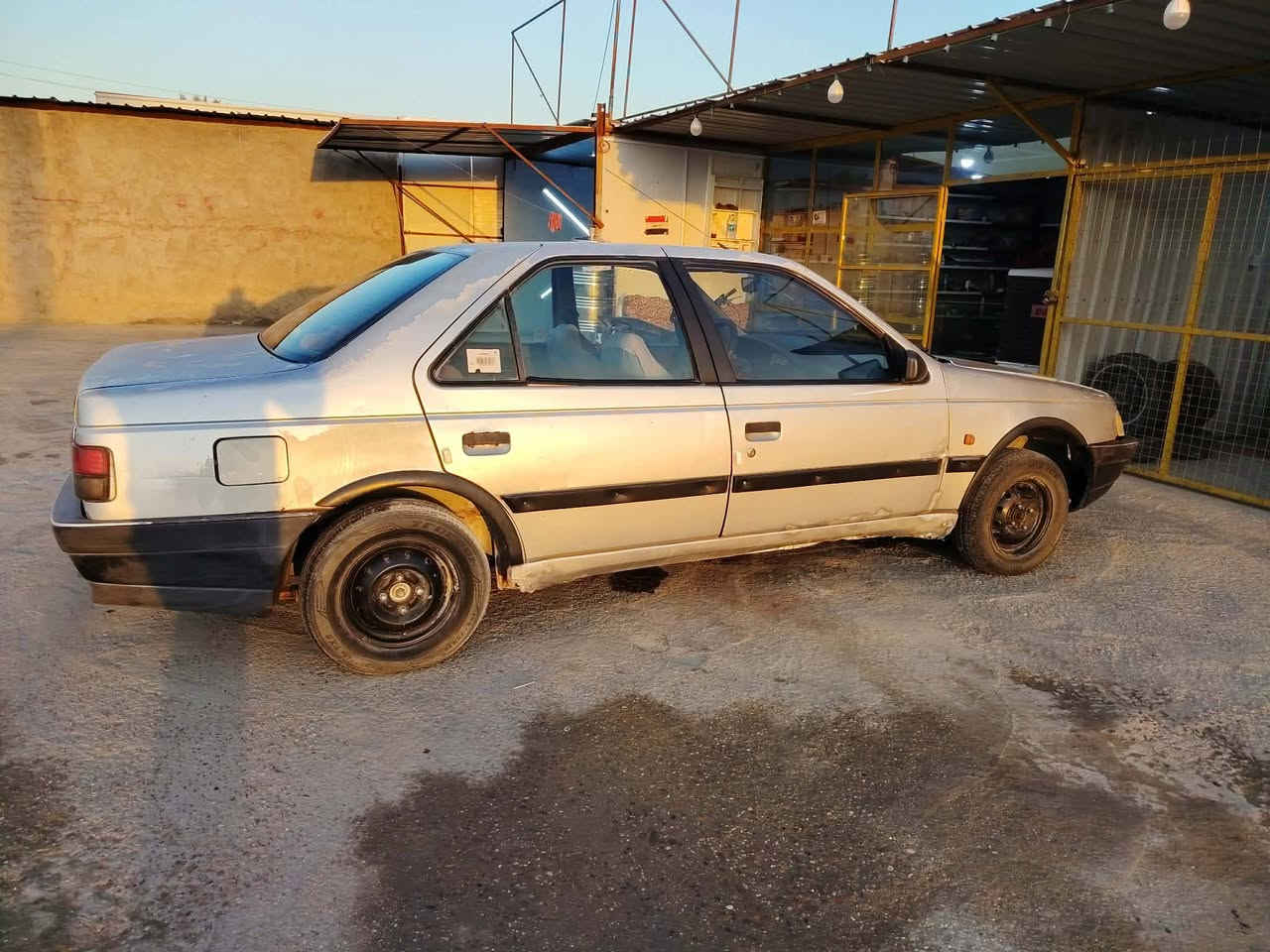 السلام عليكم
بيجو روائ موديل 2009
حداديه جديده كهربائيات كامله 
سيارة شوفت عينك تجي وتكلب 
بيع اومراوس حسب القناعه 
غير متواجد عل الفيس 
***********
