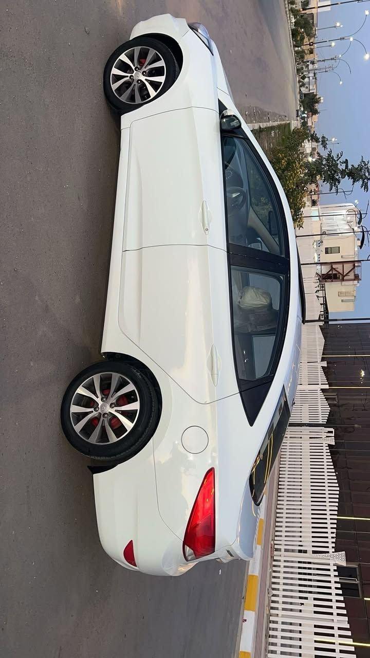 سلام عليكم سيارة هونداي اكسنت موديل ١٥خليجي فول مواصفات  مكفوله من ضربة وتبديل بيها صبغ بس الهلال جاملغ الخلفي فقط   سعر ١٠٥ بيها مجال قليل  مكان سيارة ناصريه مركز رقم هاتف 📞 ***********
