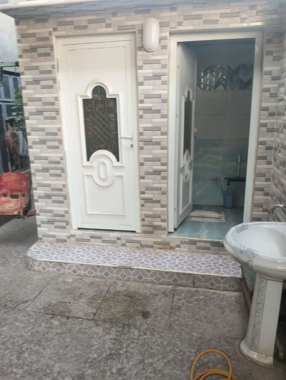 بسم الله الرحمن الرحيم
اللهم صل على محمد وال محمد

#بيت للبيع 
———-
مساحته  ٢٥٠ متر   
#الموقع 
————-
حي الحكم  على شارع ٢٠ متر 
مدخل شارع صيدلية الحكم
مقابل شارع ١٥ المودي الى جامع 
ضياء الصالحين
 #المواصفات 
——————-
طابقين بناء جيد عالي عن الشارع
#السعر 
الكلي ٢٥٠ مليون مع المجال 
على الراغب بالشراء مراجعة 
مكتب سيد ناجح الحافظ 
***********
***********
