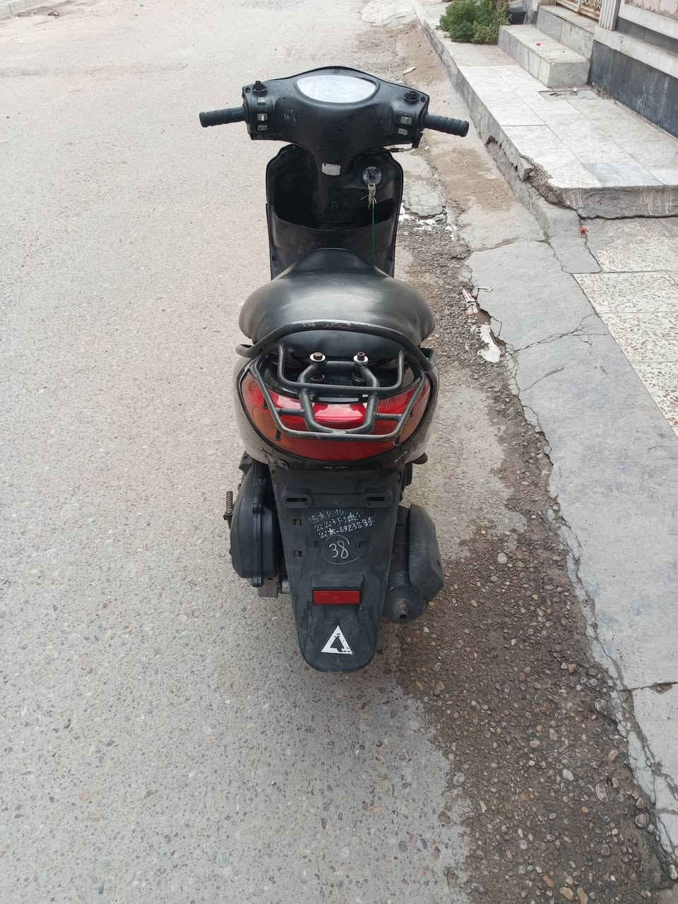 السلام عليكم بريز لايت عالي كابريتر  محرك بلادي  ناعم خير من الله لانضوح لاتبخير لاتنقيص لاتئخير عل فحص جيب فيتر وفحص شلعه ومعدل كلها شغاله كل نقص مابيها نكره سلف هندر شغال اشاير هورن لايت دبلات اطارات كله شغال وبلاد كفرات مختمات السعر 500بيها مجال لطيبين بلديات شارع مصرف رقمي ***********
