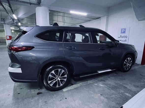 السلام عليكم 
تويوتا هايلاندر  XLE Hybrid 2023
واردي امريكي حادثها خفيف  قطعه وحده فقط بداية البنيد    ايرباك ستيرن وراجع سستم
مواصفات xle 
1-كشنات جلد + كهربائيه
2-كشنات خلفيه منفصل vip
3-سبعة راكب 
4-تبريد 3 قطع   منفصل امامي خلفي  مع تحكم خلفي  منفصل
5- سلايدروف  (فتحه) 
6-ستيرن فول تحكمات من الجهتين  كروس سرعه محافظه ع المسار قياده شبه ذاتيه 
7- نقطة عمياء 
8- رقم بغداد الجديد 
9-كشنات اماميه تادفئه  + مري جانبي تادفئه
10-بردات  بالبيبان الخلفيه 
11-ماشيه mi28.500
12-رقم الشاصي
5TDKARAH2PS528158

رقم تليفون 
*********** 
بي واتس اب 

العنوان المنصور 

السعر 32 الف
