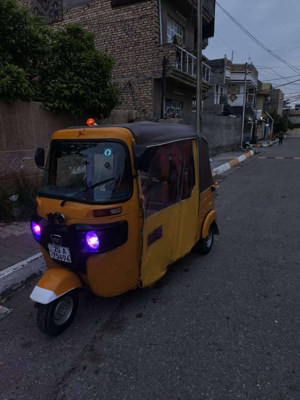 السلام عليكم تك توك اللبيع موديل 2018  ارقام انكليزي تحويل ثاني يوم مكينة خير من الله تعمير جديد التك توك نضيفة وكاعدة بس يرادلها شوية ترتيبات قليلة المو شراي لا يطب ويضل يحجي السعر 5ملاين و 300وبيها مجال حك الجية مكاني ديالى بعقوبة التحرير الرقم *********** متواجد عل اتصال وخاص
