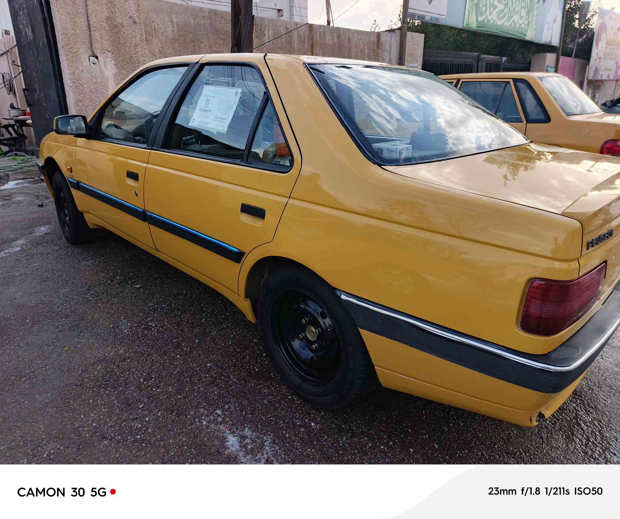 بيجو لميس ٢٠١٦ 
 رقم  سنويه انكليزي باسمي هزه جديده سنويه لل٢٠٣٠ شهر التاسع يله تسقط  داخل جديد دوشمه وتغليف كله مازدات جدد زنون عالي شادلها هم 
كير محرك كفاله عامه 
بيها بس (جاملغ السايق الامامي) 
الصدر كله جديد خلفي امامي
مسجل بلوتوث سماعات جدد السياره متصرف عليها ربع واحد كبل للشارع 
رايدها ب ٤٧ وبيها مجال بسيط
 اتصال ع رقم ***********

مكاني بغداد حي اور
