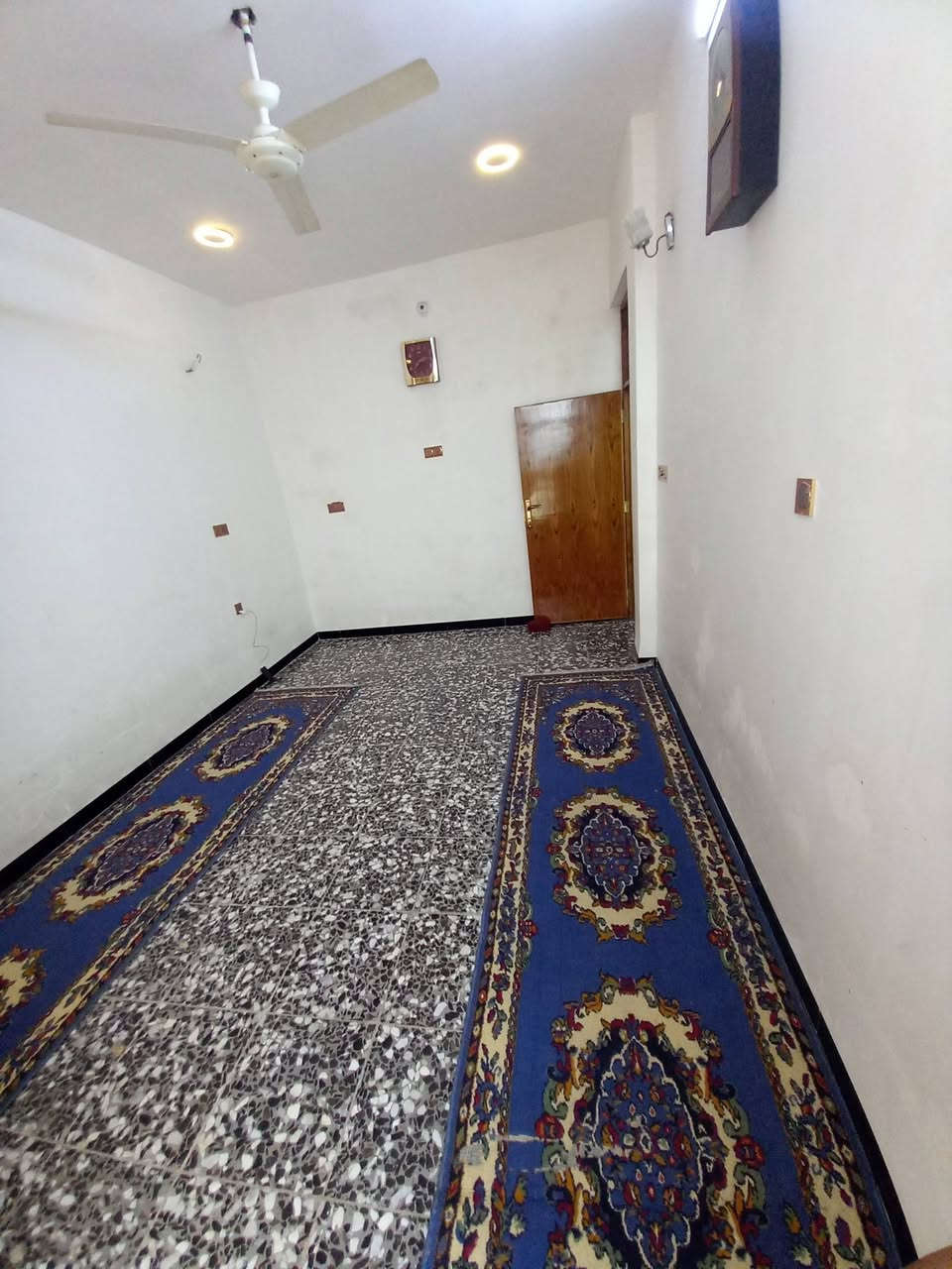 السلام عليكم
بيت للبيع  مساحة 100متر بناء جديد+٣غرف نوم +ستقبال وصالة +٣ صحيات بيت كامل من كلشي /الموقع شماعية كاع سيد خوام قريب شارع العام للستفسار تصال عل الرقم ***********
