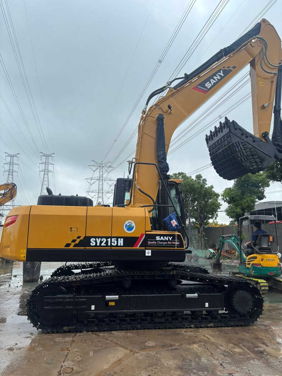Brand new Sany 215, with a Isuzu engine and Kawasaki hydraulic system, produced in 2026.


**إذا كنت صاحب هذا الإعلان وتريد حذفه لأي سبب، رجاءا أرسل رسالة إلى الدعم الفني**