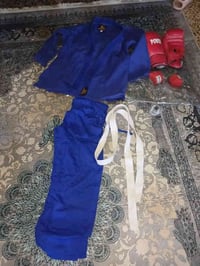 لوازم رياضه للبيع  بدلة جديدة سعر ٢٠  الاتصال 07715185366