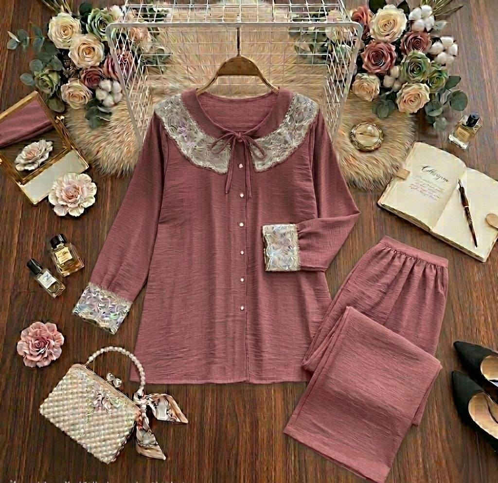 طقم  نسائي  صيفي
القياس: 48..50..52..54..56
               
الخامة:  للن  ناعم صيفي  

السيريه: 5 قطع من لون واحد، يمكن التشكيل.
الألوان: 7 ألوان 

 سعر الدرزن: (156) ألف

 التوصيل: (5) آلاف


**إذا كنت صاحب هذا الإعلان وتريد حذفه لأي سبب، رجاءا أرسل رسالة إلى الدعم الفني**