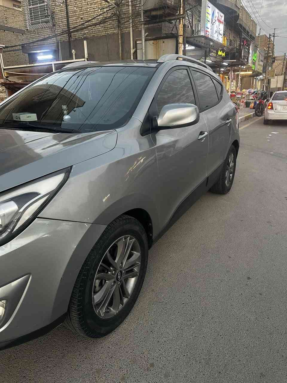 السلام عليكم 
توسان مديل ١٥ 
وارد حادث خشم البنيد فقط سونار موجود 
العنوان بغداد الشعب 
السعر 133
***********
