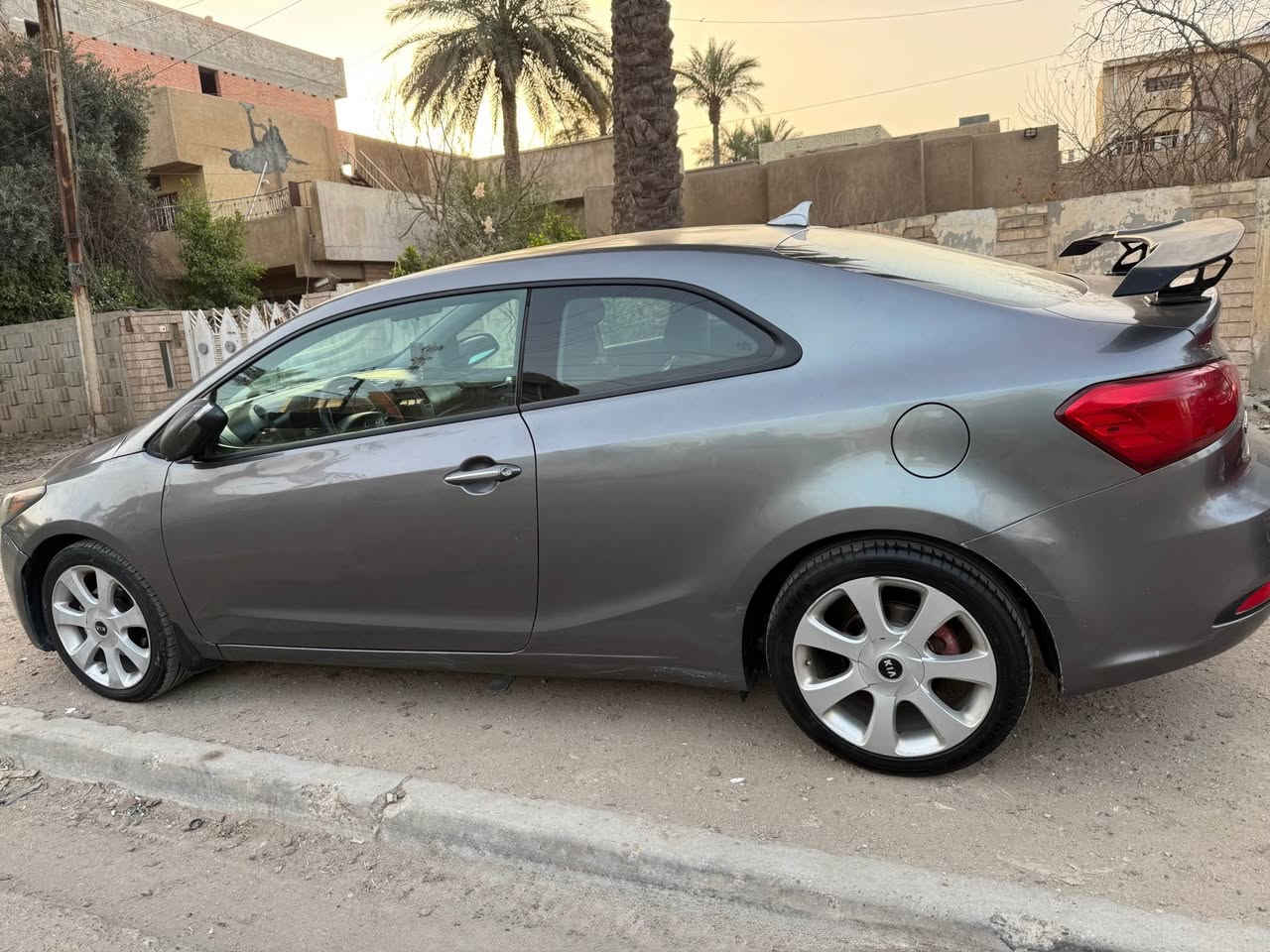 فورتي كوبيه موديل ١٤ رقم بغداد باسمي تحويل ثاني يوم 
وارد امريكي ضربتهة بجم 
قطعتين صبغ بنيد وجاملغ 
محرك جديد منظومة تبريد وتدفئة جديدة تخم تايرات جديد سيارة مصروف عليهة مال جناي تجي وتشوف بعينك 
رايدهة ب٧٧ ورقة وبيهة مجال مكاني بغداد العامرية بغداد, العراق


**إذا كنت صاحب هذا الإعلان وتريد حذفه لأي سبب، رجاءا أرسل رسالة إلى الدعم الفني**