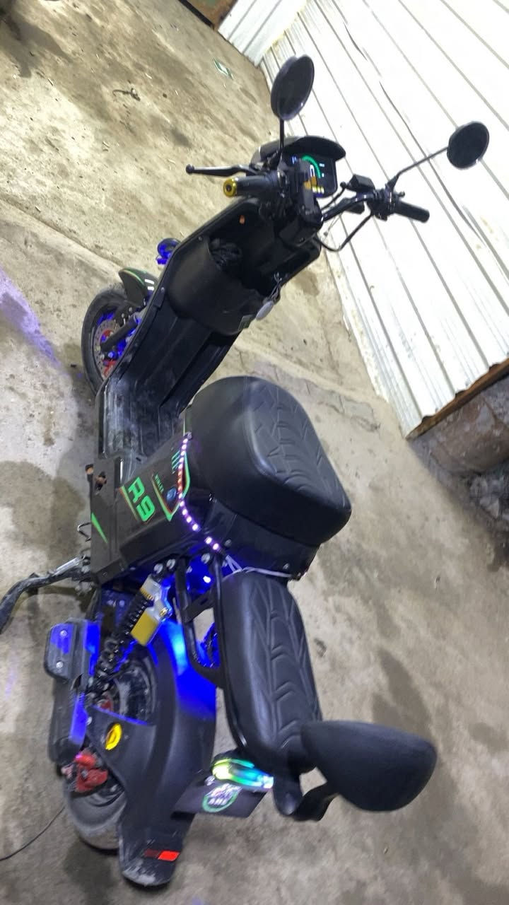 السلام عليكم
دراجه ار9

دراجه تمشي 109 

دراجه بعد جديده ما صارلي سبوع من مشتريه 

اربع نمر 

ترجع وره 

خمس بطاريات 🔋

بصمه 

سويج 

كارتين

دراجه سعر 500وبيه مجال للطيبين


**إذا كنت صاحب هذا الإعلان وتريد حذفه لأي سبب، رجاءا أرسل رسالة إلى الدعم الفني**