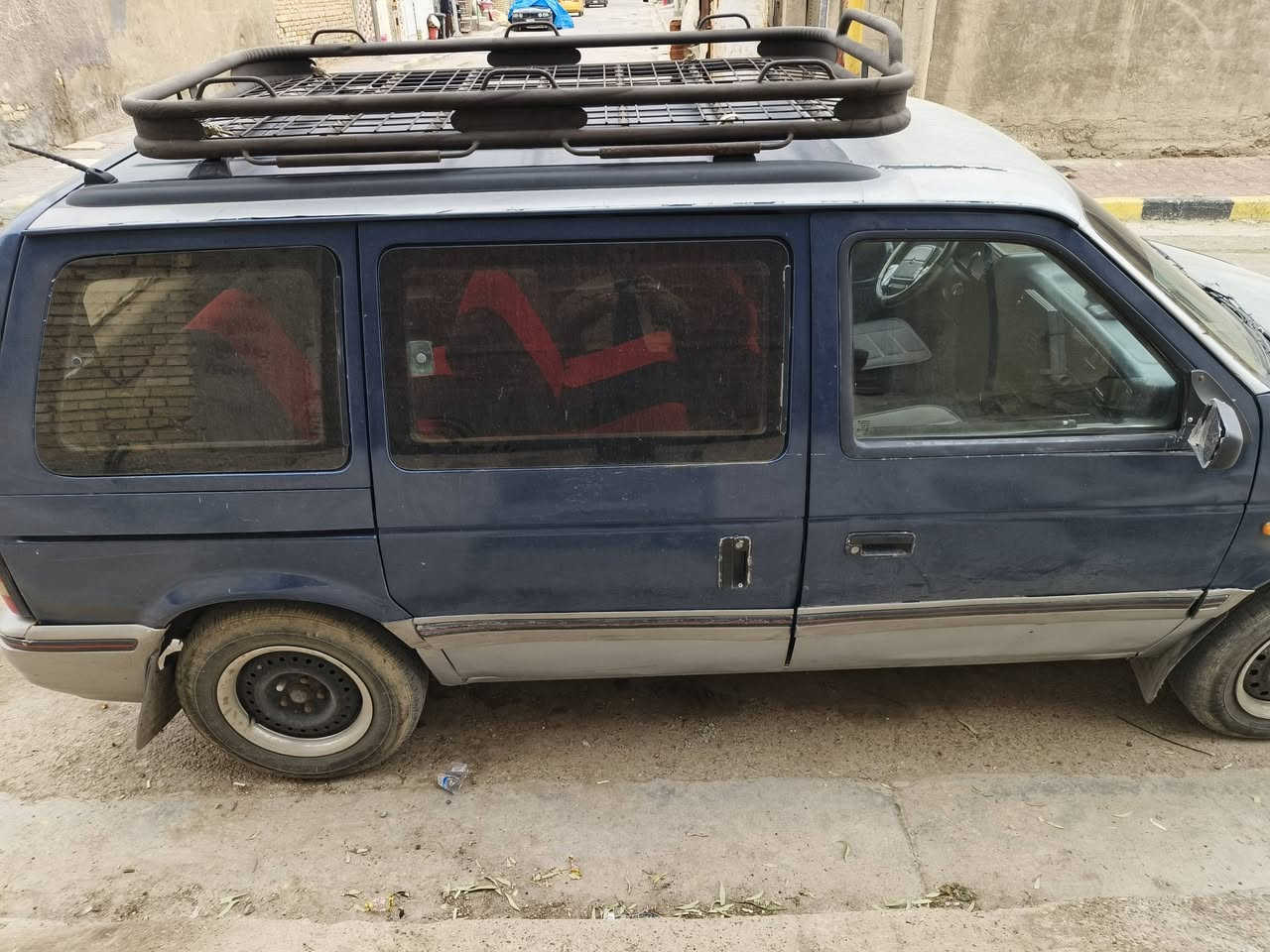 السلام عليكم اعيد نشر السياره بسبب الوعود الكاذبه 
‏دوج كلايزر 
‏مديل1992
‏السياره 7راكب كير او محرك كامري ابو الجف 
‏لا تنقيص ولا تبخير 
‏السياره مصبوغه صبغ عام للجماليه 
‏عندي صورهة قبل الصبغ 
‏السياره صدرهة نص عمر ثايراتهة نص عمر 
‏يرادلهة ترتيب قليل 
‏رقم السياره ديالى انكليزي 
‏مكان السياره بغداد الحسينيه 
‏السعر 35 
‏***********
‏خابر او تدلل اذا عندك مراوس حسب القناعه 
‏
