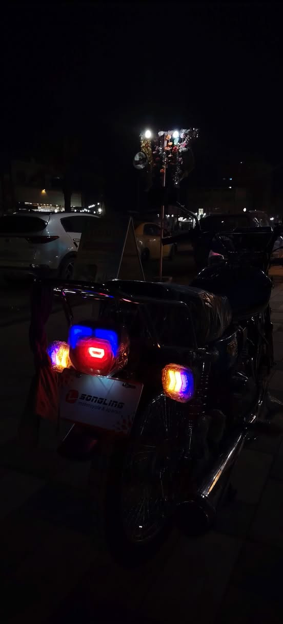 السلام عليكم
دراجه ايراني موديل 2025 ✅
الدراجه ب الواقع احلى من الصور✅
نضافته تخبل 92%100 اربعه كير☑
كير مكينه كهربائيات مكفولات من الشخط✅
شلعه معدل مخيف الدراجه نشاطه يغري☑
سعره: 725وبيه مجال شي بسيط ✅
مكانه بغداد الشعب: ***********
