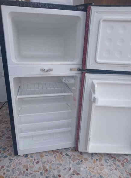 ثلاجه 6 قدم مال غرفه او مكتب تجميد فول سعر 60 

***********
***********
