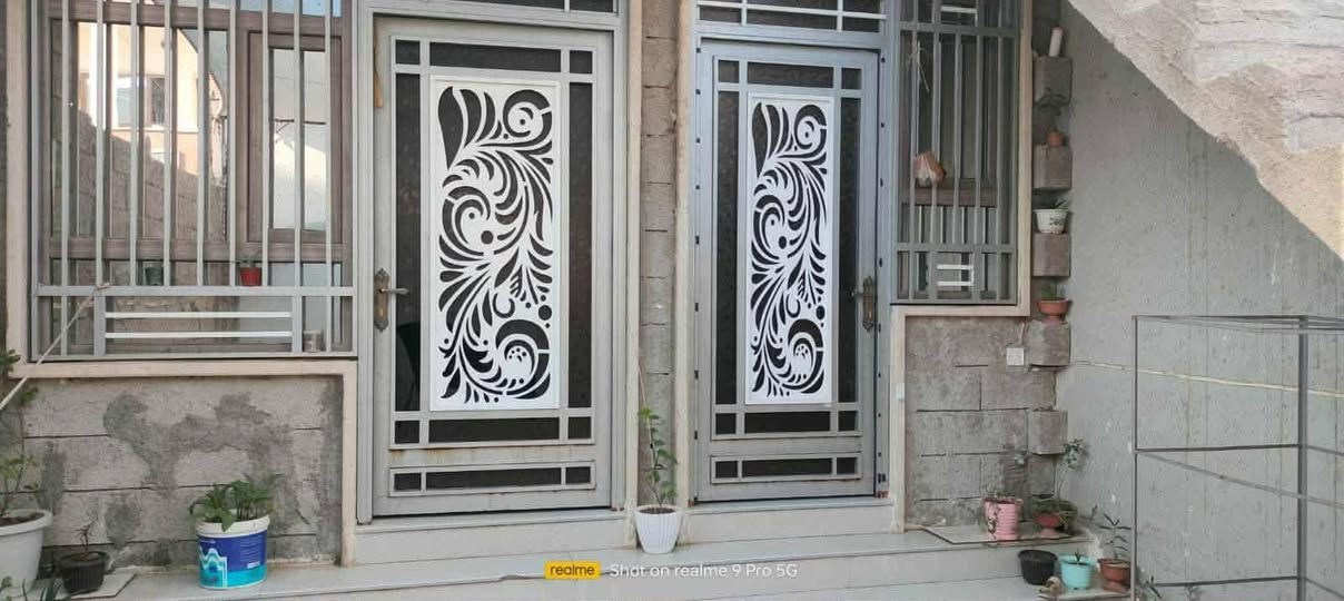 دار للبيع في حي الميثاق (البتول) المساحه 140م يتكون الدار من 2غرف +هول+استقبال طابقين الطابق الثاني هيكل للاستفسار /***********/*********** مكتب محمد شيت للعقار دوره باب البيض
