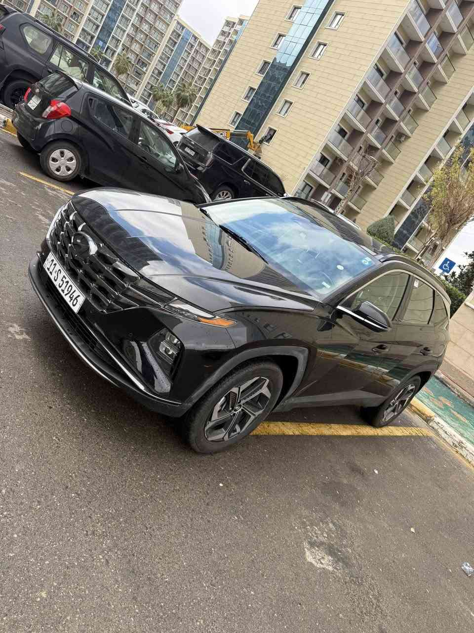 سلام عليكم للبيع توسان. 2024 Hyundai Tucson Plug-In
Hybrid Limited
‏‎مواصفات  لمتد 1/1 VIP بانوراما 
‏‎1- بصمه ابواب لمس
‏‎2- بانوراما 
‏‎3-كيج الكتروني متغير 
‏‎4- ( كاميرات عدد 5 ) 
‏‎5-كير دكمه 
‏‎6-نقط عمياء
‏‎7-رادارات امامي خلفي جانبي
‏‎8-قيادة الية 
‏‎9- تتقدم للامام وللخلف ب بصمه
‏‎10-هندبريك بصمه
‏‎11-كشنات جلد ابيض
‏‎12-كشنات كهرب
‏‎13-كشنات خزن ميموري
‏‎14-كشنات تبريد وتدفئه امامي خلفي وتدفئه استيرن
‏‎15-بك لايت لد
‏‎16- لايت لد + زينون
‏‎17- شاشة كبيرة لمس
‏‎18- تثبيت سرعة
‏‎19- من تشغل اشارة يقلب الكيج كامره
‏‎20- شارة جانبيه
‏‎21- ويل كب كبير كروم
‏‎22-تحديد مسار 
‏‎23-صندوق كهربائي
‏‎24- فول تحكمات ستيرن
‏‎25-تبريد لمس
‏‎26- السماعات شركة BOSE
‏‎26- شحن وايرلس
‏‎27-نظام gps خرائط
‏‎28- شفتات كير ب ستيرن
‏‎29- حساسات امامي خلفي
‏‎30 - تشغيل عن بعد 
‏‎31 - اوتو بارك 
‏‎32 - المرايه الوسطيه (اوتو دم ) يعني الي وراك مشغل عالي المرايه اوتماتيكي اصير سوده 
‏‎33 - مود ادرايف ( اقتصادي - سمارت - سوبر - وثلجي )
‏‎34 - سياره فور ويل اج تراك 
‏‎35 - نظام نزول منحدرات 
‏‎36 - نظام اضاءه داخليه لدات متغير الالوان 
‏‎37 - نظام التبريد دفيوز تبريد من كل الجهات ( يعني مو بس فتحات التبريد ال 4 ينطن تبريد لا الدشبول كله ينطي تبريد عن طريق فتحات موجوده بالدشبول )
‏‎38 - تبريد قطعتين امامي خلفي ‎
‏‎39- الداخل لون ابيض
‏‎40 - ماشيه 20الف ميل
حادث موضح بل الصور جبت لون وشدت السيارة بدون صبغ 
السعر230و مجال بسيط
مكان سياره بغداد)***********
