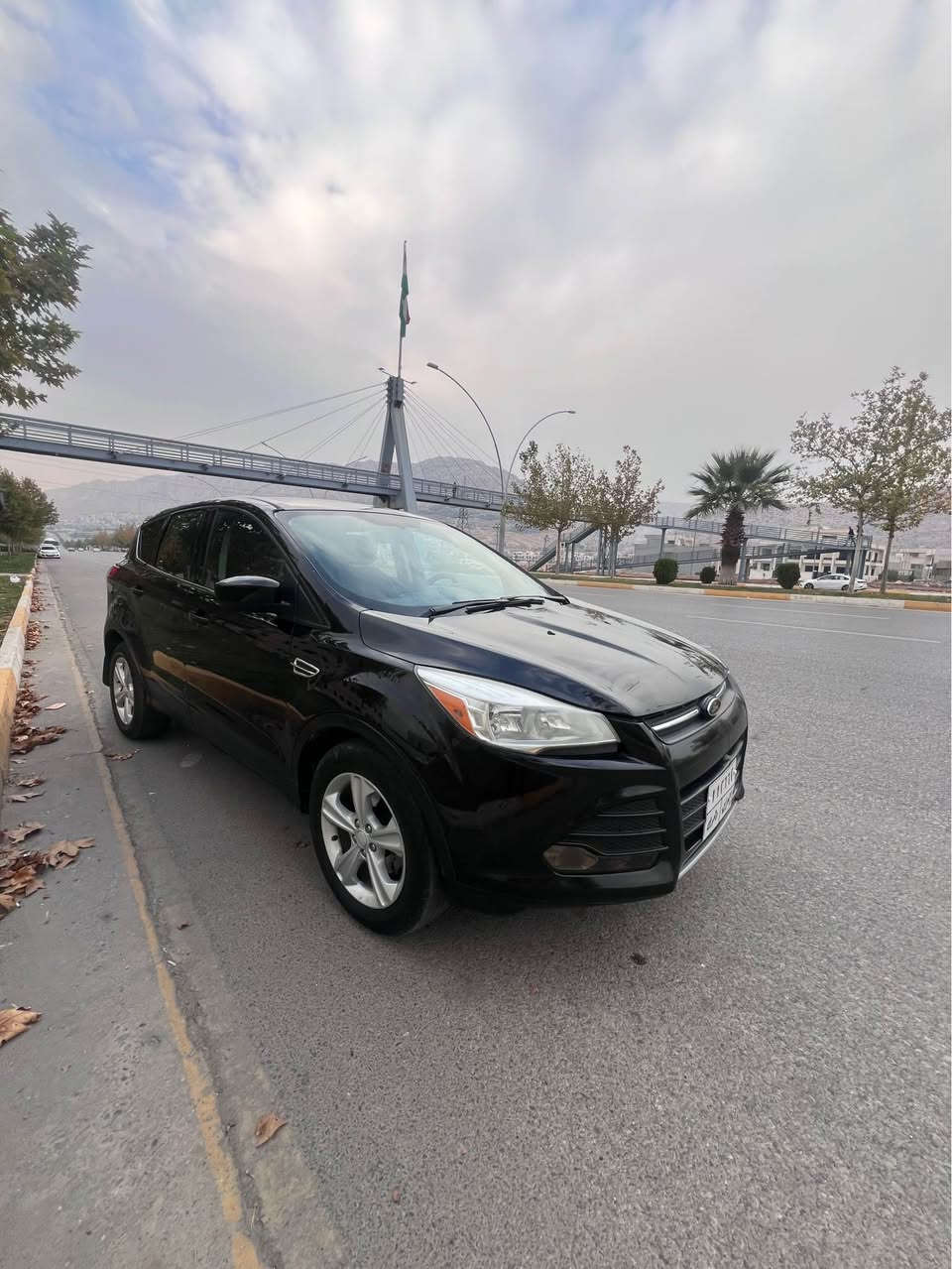 فورد اسكيب موديل ٢٠١٣ محرك ١،٦ توربو 
سياره كير ومحرك وتبريدها بشرط 
سياره رقم دهوك وموجوده بدهوك 
سياره باسمنا تحويلها شرط نفس اليوم
سياره بيها ثلاث قطع ونص صبغ بس 
بدون دواخل بشرط بشرط يعني 
جاملوغ امامي مع بونيد فقط بخه صبغ 
مع باب الي ورا سايق و نص باب ورا سكن 
سياره دواخلها وضع شريكه يعني 
بجم كبس بجم وبدن ولغود و شواصي 
وايرباكات ودكم كلها وضع شريكه 
تحسبها ثلاث قطع ونص بدون دواخل 
سياره مواصفاتها se 
دبل كير و توماتيك 
شاشه وكاميره 
حساس وتحديد سعره 
اكو هوايه مواصفات اخرى
ملاحظه سياره لونها عنبي اسود
فقط للبيع اعتذر عن مده واقساط
مكانها دهوك 
سعرها  ٨٩ ورقه ونزل ٦ غرامه كاميرات 
*********** بيها واتس اب دهوك, العراق
