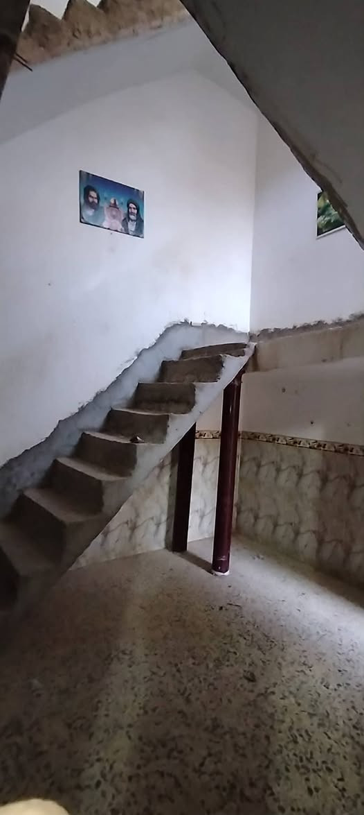 دار للبيع قرب العلوية شريفة بنت الحسن ع
زراعي ١٢٠ متر طابقين ، غرفتين هول إستقبال مطبخ 
السعر ٣٥ مليون و بي مجال 
*********** مكتب دلالية الشمس
