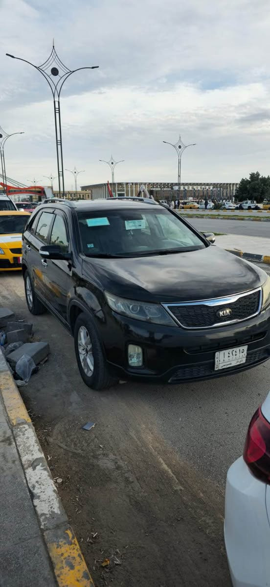 كيا سورينتو 2015 – وارد أمريكي 🇺🇸
محرك 4 سلندر
 السيارة ضربة خفيفة جداً
 بدون تبديل ليبل واحد (كلها على بلادها).
 مكينة وگير شرط الفحص
 سيارة مريحة وعائلية ومناسبة للسفر والاستخدام اليومي
 نظيفة من الداخل والخارج وما تحتاج صرف

السعر 129 وبيها مجال للشراي 

*********** ناصرية, ذي قار
