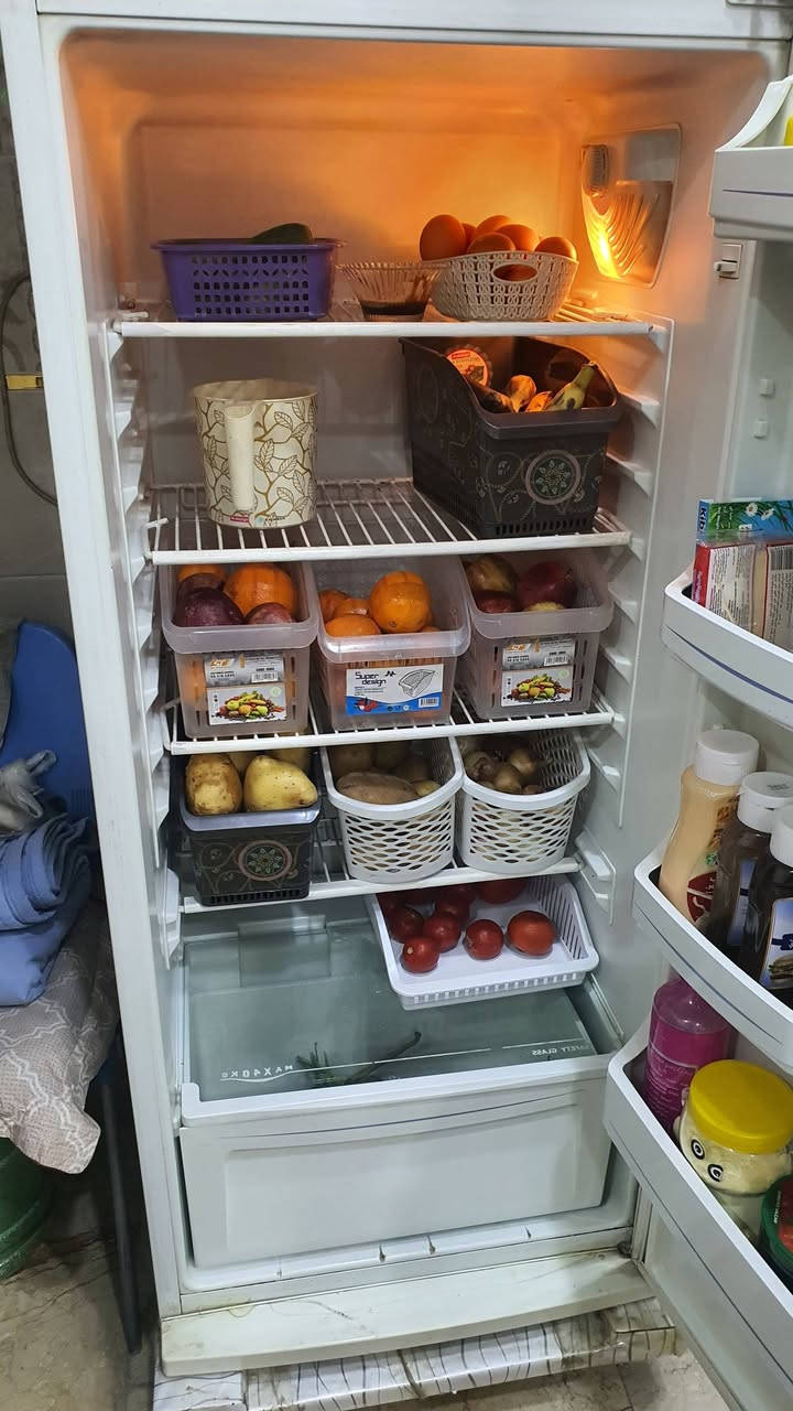 السلام عليكم
ثلاجه للبيع نوع فستل نظيفه وبلاديه ما داخله تصليح بغداد حي الاعلام او الاتصال بالرقم *********** السعر ١٠٠ الف وبيهه مجال قليل
