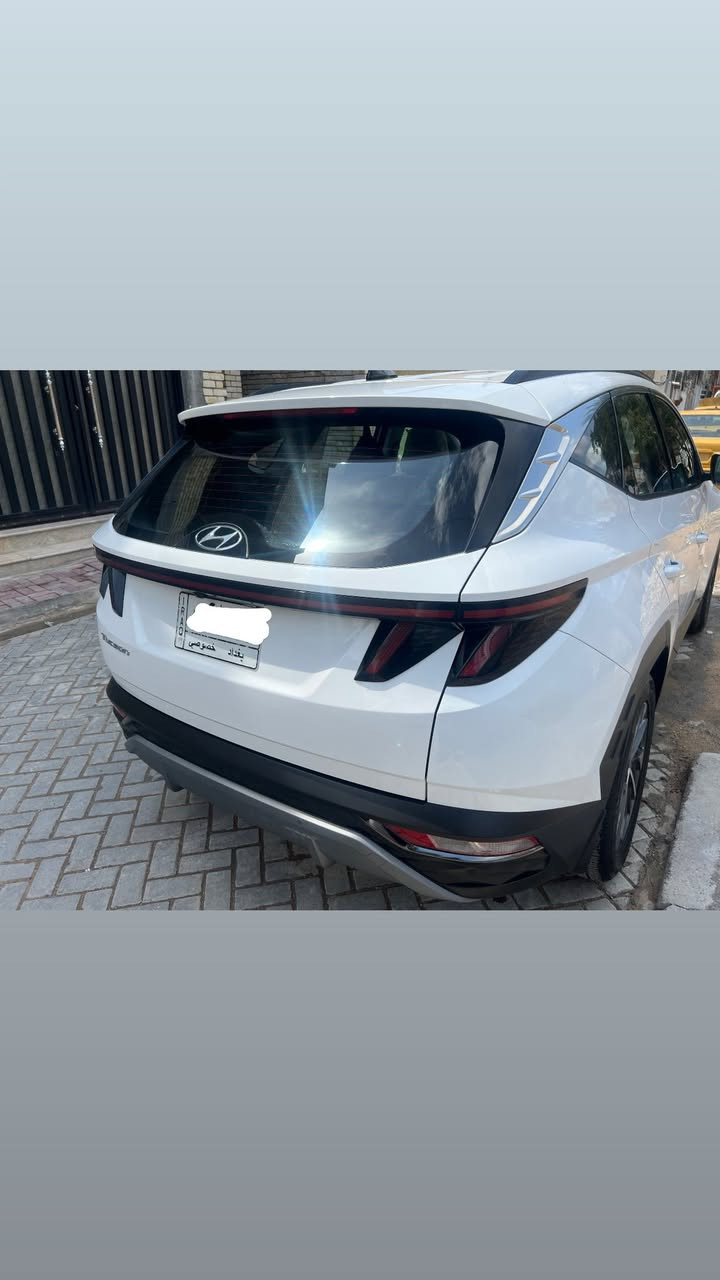 السلام عليكم
توكسان للبيع موديل 2023 خليجي 
السياره بيها بارد شبر فقط بين الجاملغ والباب الخلفي جهة السايق غير هذا الباقي كفاله سياره نضيفه 
مكاني بغداد 
السعر 205 وبيها مجال بسيط 
***********
