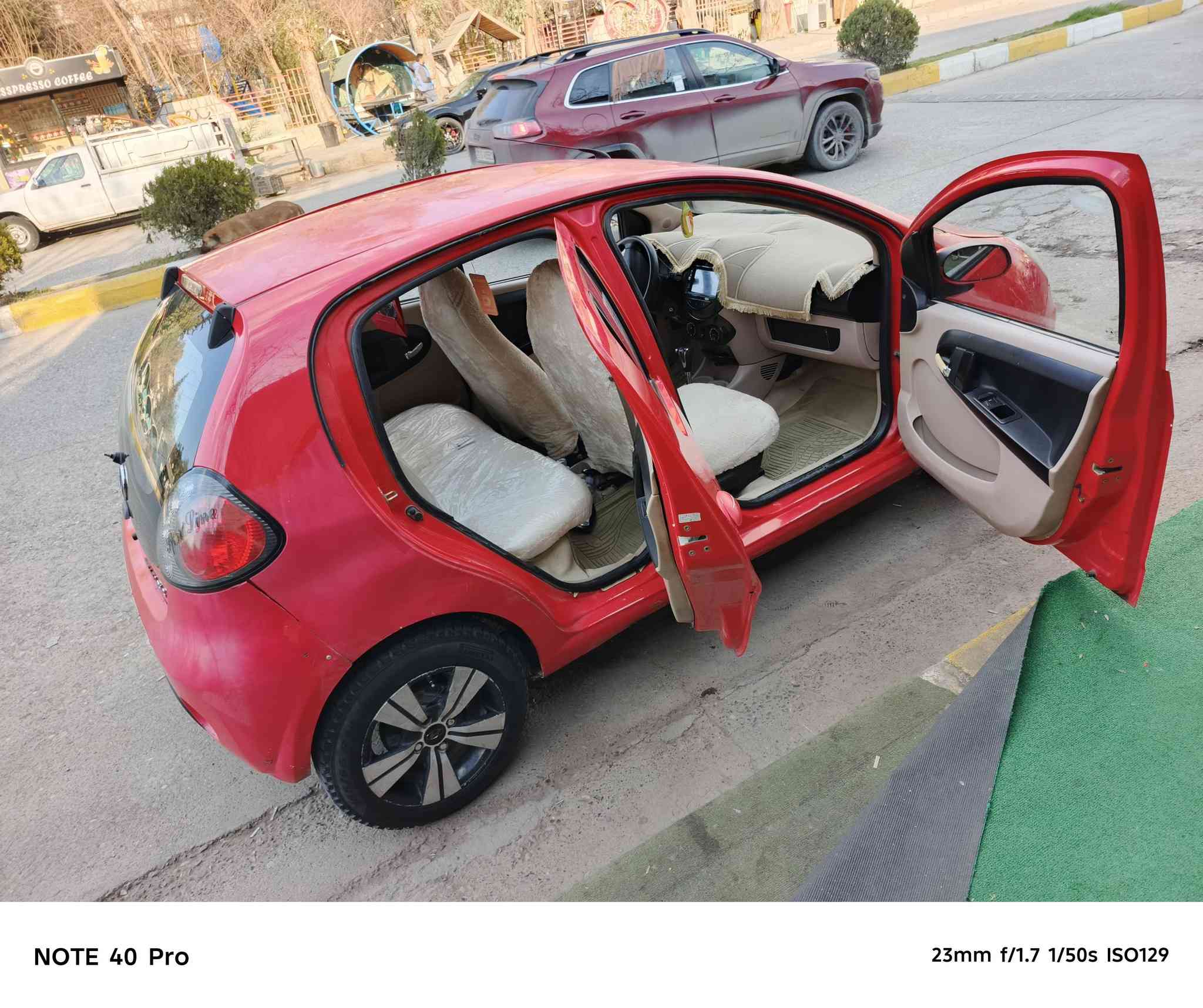 جیلی پاندا مۆدێل ۲۰۱۳ ئۆتۆماتیک
بێ دەعم بێ لێدراو تەنها کاڵبونەوەیەکی کەمی هەیە 
سەیارەیەکی بێ مەسرەف ماڵی دۆست زۆر کەم بەنزین ئەخوات گێڕو مەکینە کۆرۆلا ئاوێنە ئیشارەت ئاوێنە کارەبا چوار تایەو ویلی لۆکی لەسەرە کامل کارەبای بەشەرت 
ڕەقم جنوب بەشەرتی ئەوەلیات  بەڵام تەحویل ناکرێت .
نرخی 37 گەڵاو مەجال ***********
