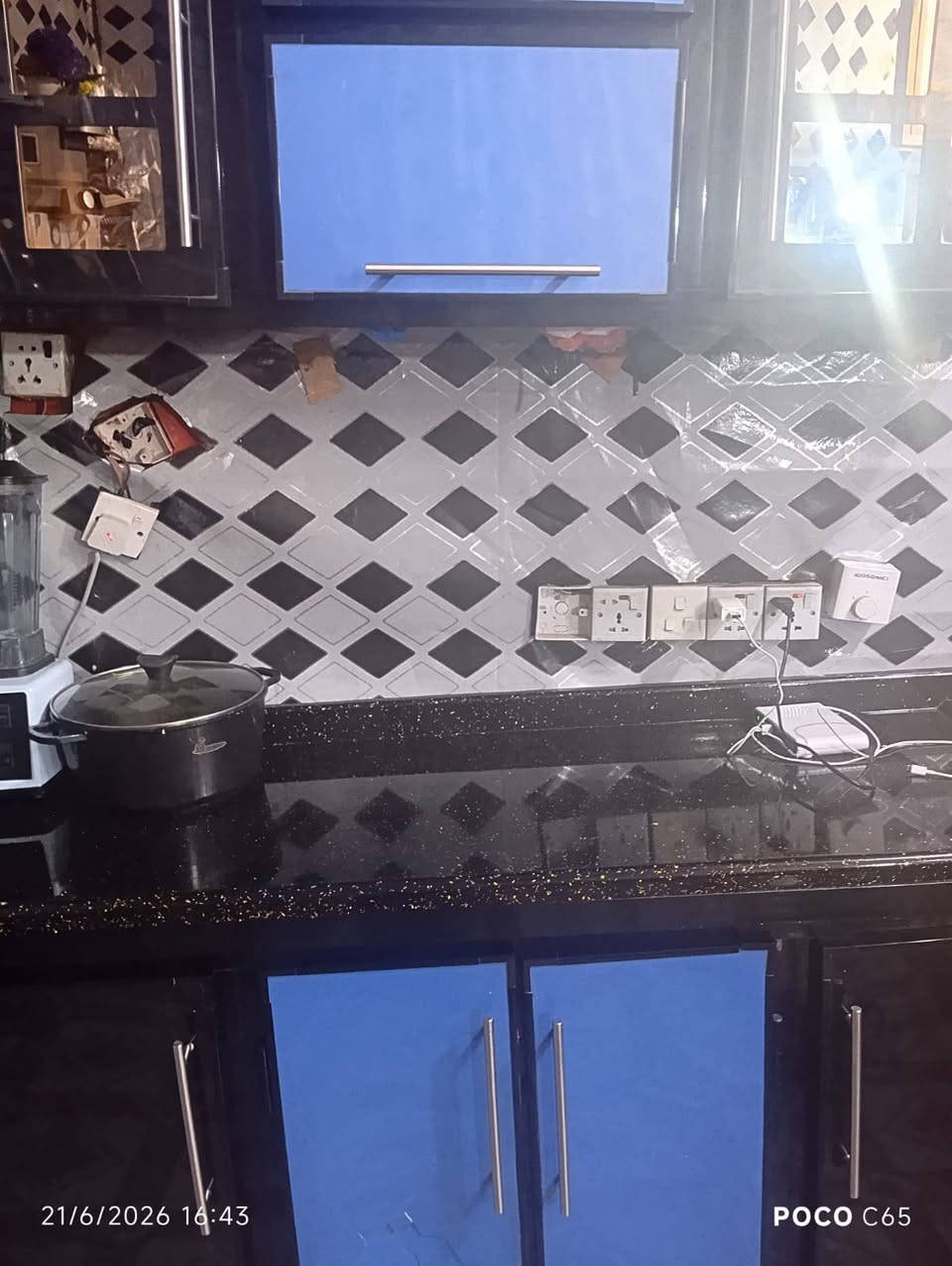 كاونتر متر ونص سنك متر و20،مع ثلاجه 28قدم للحجز والاستفسار مراسله الصفحه او اتصل واتساب ***********
