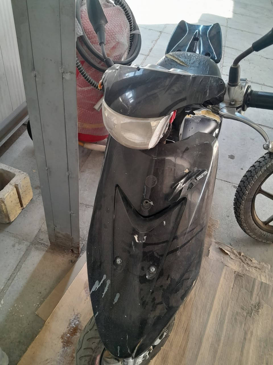 سلام عليكم دراجه عصفوريه للبيع كابريتر مالتهه تعبان تشتغل وتطفه يحتاجله تنظيف السعر ١٥٠ مكاني بغداد حي الجامعه
ابيع كوم حديد وافق ادمن 
***********
