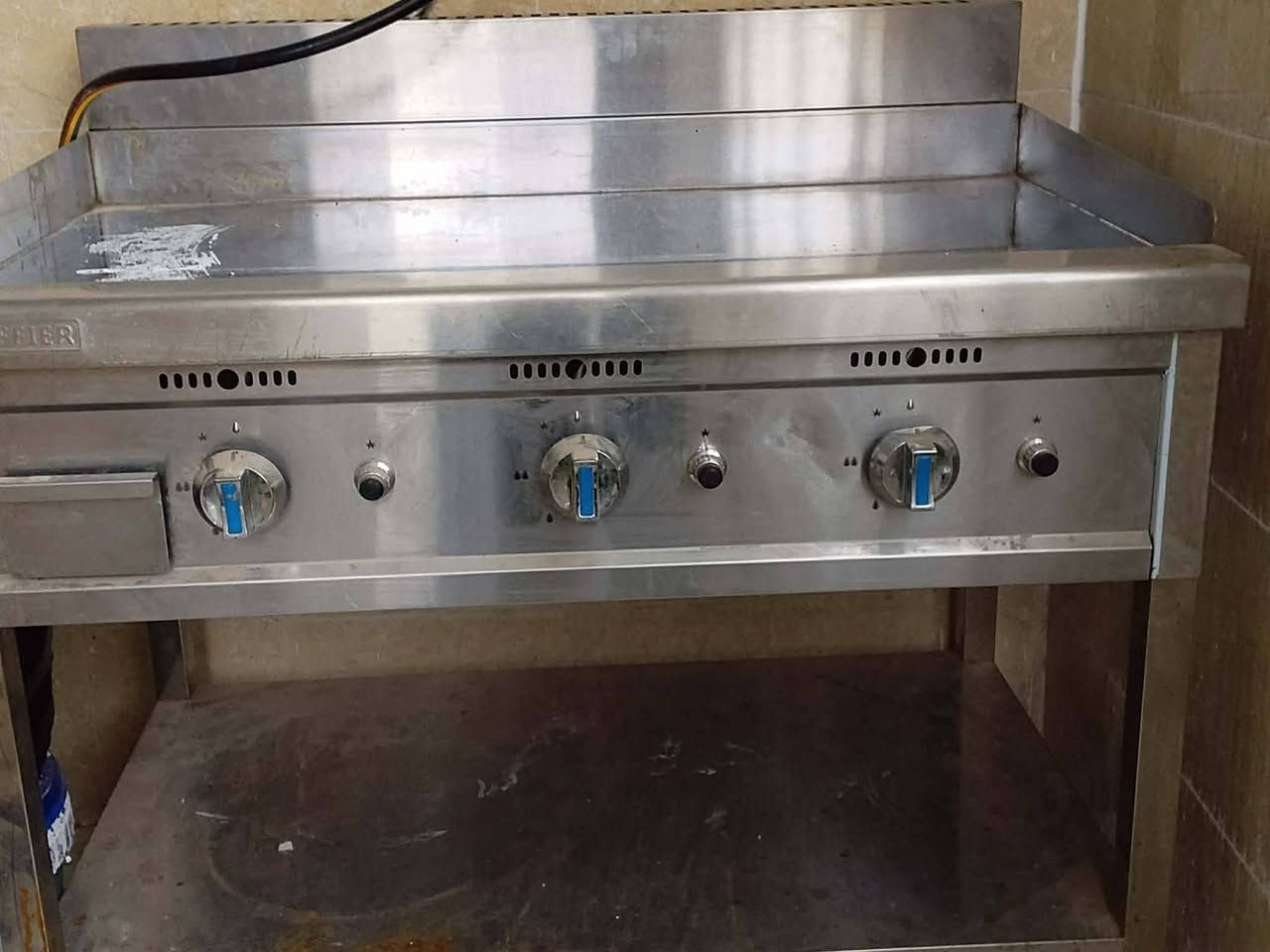 السلام عليكم اخوان مگينه مال لحم للبيع سعر 65 + مگينه مال شوي بعدهة بل جيس سل ستيل اصلي ثقيل سعر 700 مگان اديالى الخالص حي العمال *********** 💜👍🏻
