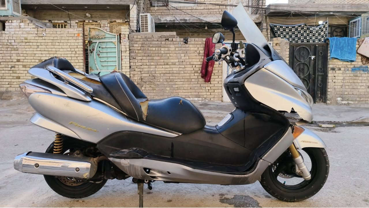 سلام عليكم .دراجة فورزه 09للبيع لون رصاصي حجم المكينة 250cc اربع تحويلات  7كير 2بصمات و2سويج طوارئ /ملاحضة الكلج الخلفي تعبان والكفرات مثل ماموضح بلصورة  السعر$7 مكاني بغداد حي اور هاذ رقمي (***********)
