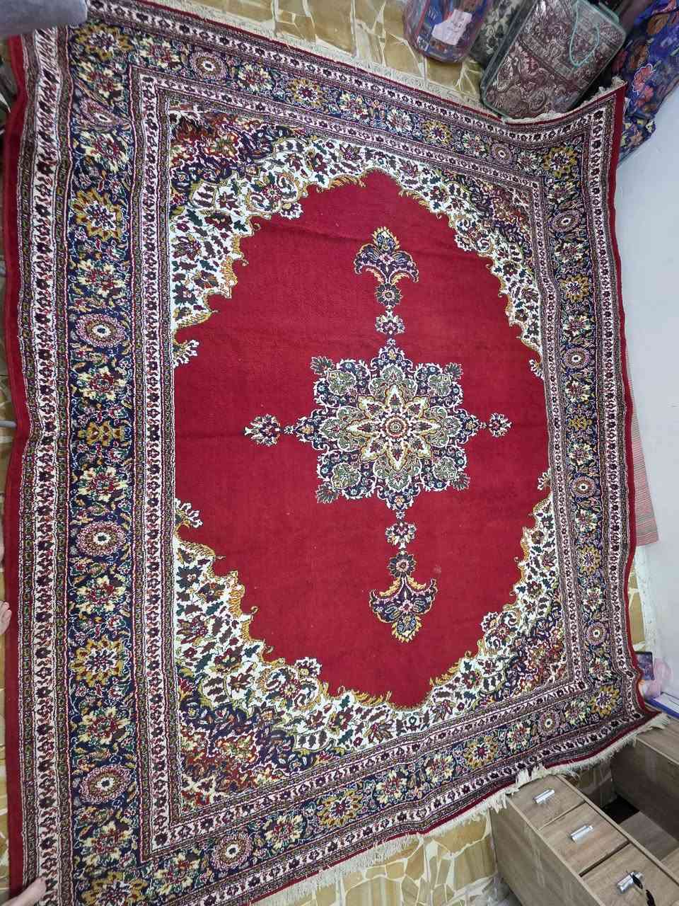 السلام عليكم ورحمة الله وبركاته..
زولية مستعملة نظيفة جدا الطول ٣،٧٠ متر والعرض ٣ متر مكاني الغزالية التواصل واتس اب ***********
