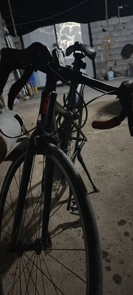 اخوتي سلام عليكم دراجه هوائيه مصنوعه من لانمليوم بل كامل وزن الدرجه 9.5كيلو حجم 16. c700 نضافه 100/85كلشي مابي بس البريك الخلفي واكف يراد دكيرز لين يجلب وب البايسكل امانت الله يوميه اروح بي للشعب ورجع صناعته كوريه من ماركم xrz والله لو مو معتاز جان ما بعته سعر 150قفل ابو الميه لا تراسلني فدوه وتعبني +بس الخوذه ابيعه وحد سعرهه ٢٠ الف اما التايرات ول جوابه ول مرايات ويه البايسكل وبل عافيه علا الياخده مكاني الحسينيه ***********. بي واتساب
