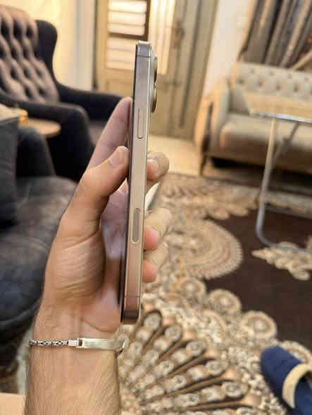 ١٦ برو ماكس ذاكره ٢٥٦ بطارية ١٠٠ الجهاز كله شغال + كلشي موضح بالصور + تخطي ب٤٢٥ قفلة بغداد الغدير ***********
