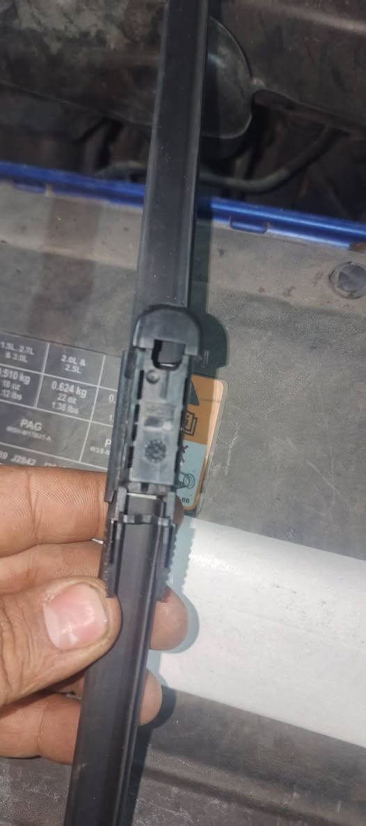 السلام عليكم ورحمة الله
ماسحات أماميه فورد اكسبلور 2020/2023 
جديد اصلي شركه غير مستعمل 
العنوان البصره صناعية حمدان
***********
