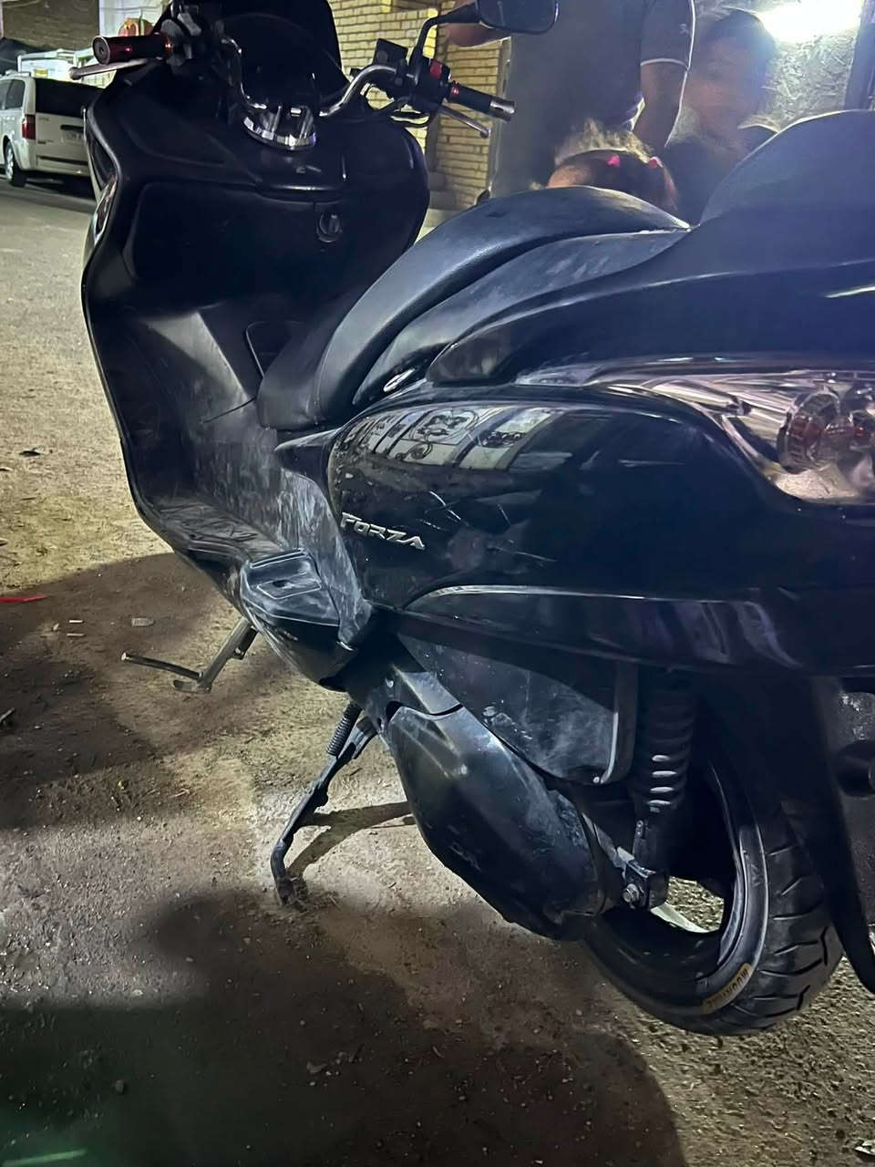سلام عليكم فورزه 0/9للبيع مستعجل ع بيعتها محتاج فلوس عمليه ولله لو ما معتاز مابيعها لئن دراجه حلوه وتخبل ولله قاعده مال فيتبم وفيتبم ونوزل جديدات مكينه مكفوله ما مفتوحه وهاي دراجه كدامك وهاي نضافتها موضحه بصور ها ودراجه ينرادلها غسله بيه تراب وهاي دراجه سعرها (مليون) وبيها مجال مكانها بغداد الشعب رقم الهاتف ***********
