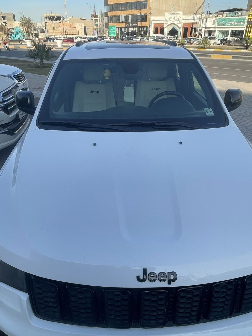 السلام عليكم ورحمة الله وبركاته 

🚙 Jeep Grand Cherokee 2018 للبيع
السياره كلين بدون حادث حادثها مال امريكاء بس داعميه ومخلي صورتها 

📌 رقم الشاصي: 1C4RJFAG3JC504464
📌 وارد أمريكي
📌 محرك 6 سلندر 3.6L قوي واقتصادي
📌 كير أوتوماتيك 8 سرعات
📌 دفع خلفي
 📌 حجم عائلي + شنطة واسعة
📌 تانكي الوقود 93 لتر
📌بصمه
📌فتحه
📌كشن كهرباء
📌تدفاء ب الكشن و الستيرن 
📌رادار خلفي 
📌حساس خلفي
وبعد بيها مواصفات 
السيارة نظيفة وجاهزه تخم تاير متصرف عليها اي شى 
مكانها كربلاء 
رقم الهاتف   ***********
