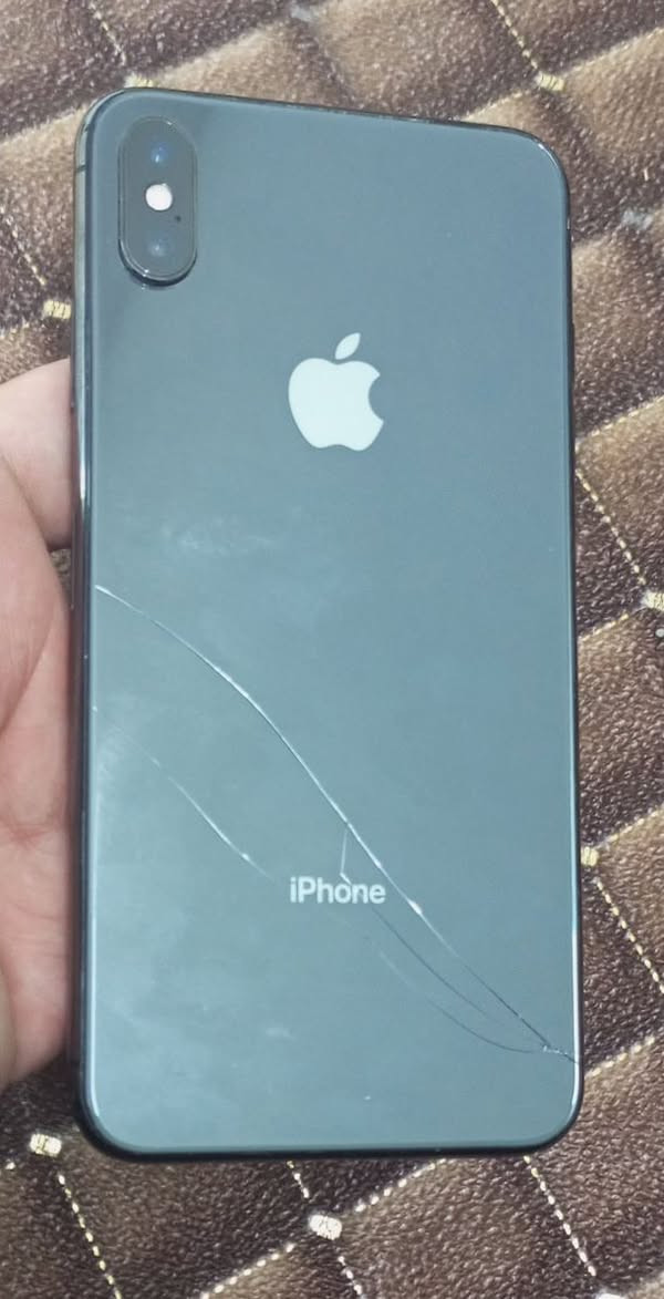ايفون XS MAX للبيع 
سعره 100 الف
 
***********
