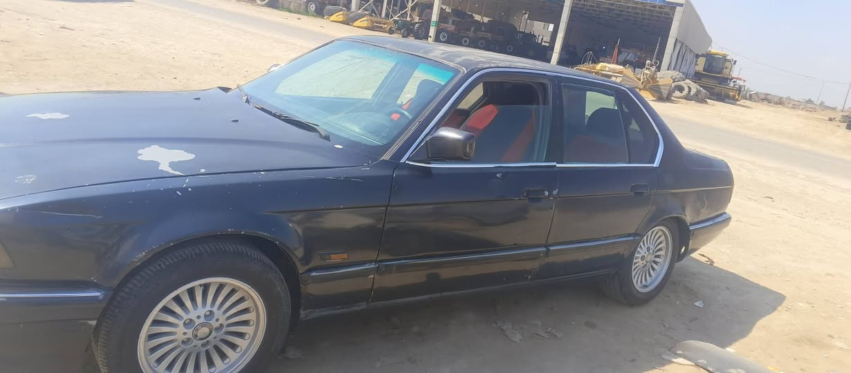 سلام عليكم سياره بيم موديل 91رقم بغداد تحويل مباشر كير مكينه توني شادهن بل جيس مكان  السياره واسط الزبيديه اتصل ***********
