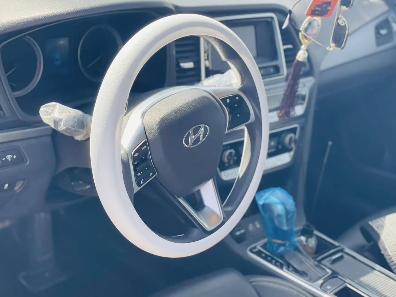 السلام عليكم سوناتا موديل 22 غاز بلاد كفاله عامه ما عدا شخوط بسيطه سياره رادار السعر ١٨٠ وبيه مجال ***********
