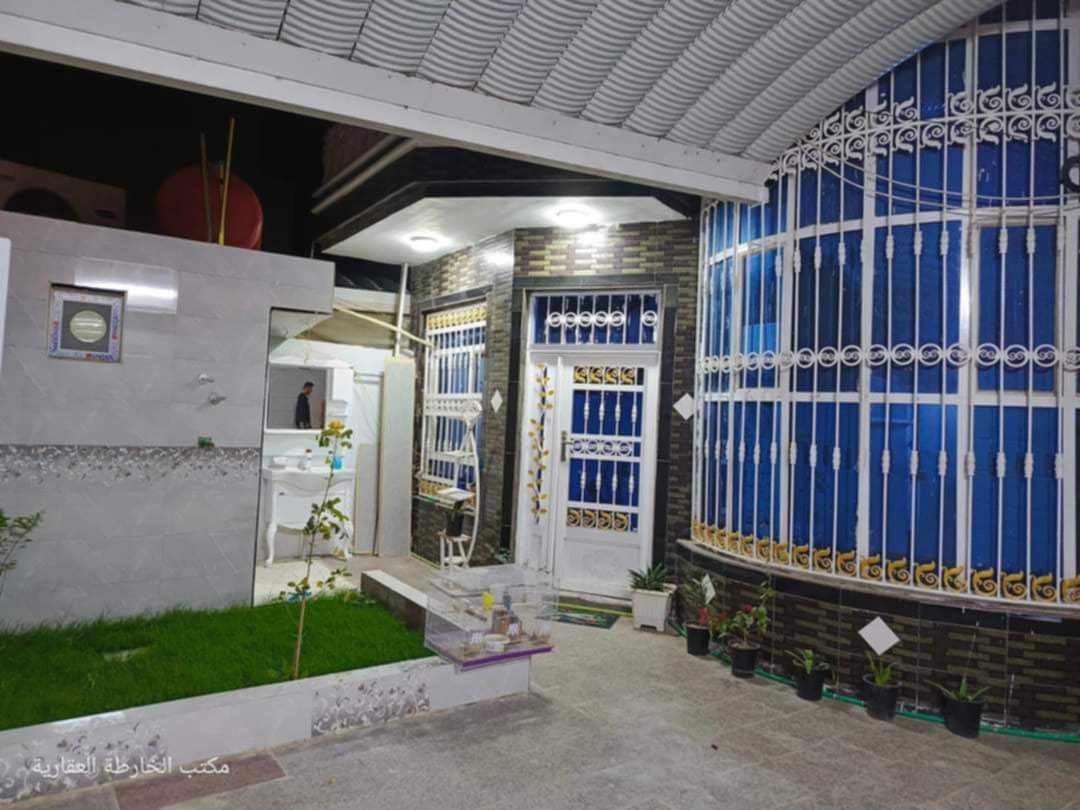 السلام عليكم ورحمة الله وبركاته
دار للبيع في الحلة - حي الضباط 🏠
✅ جنس العقار: ملك صرف (طابو).
✅ المساحة: 191 متر | سنة البناء: 2018.
تفاصيل البناء:
• الطابق الأرضي: غرفتين نوم + صالة استقبال + هول + مطبخ + مجمع صحيات.
• الطابق الثاني: غرفة نوم + هول واسع.
💰 المعلومات المالية:
• البيت مطلوب للمصرف العقاري (مبادرة): 90 مليون.
• القسط الشهري: 438 ألف دينار.
📍 للاستفسار يرجى مراجعة "مكتب التصميم العقاري":
الحلة - حي الصحة - مجاور جامع الهندي
📞 أو الاتصال على الأرقام التالية:
*********** | ***********
