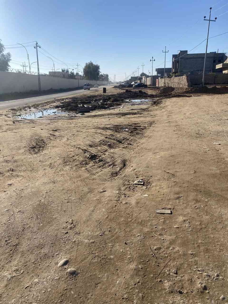 السلام عليكم ورحمة الله وبركاته               

من رخصة مسؤل الكروب 

الدار للبيع 🏠.        المحافضه صلاح الدين 
قضاء بيجي 
حي الزيتون
المساحه 500 
قطعة ارض خلف الدار 
الواجهيه 11ونص 
الربعه 4/8
ثنين غرفه نوم  4/5
هول 4/4
مطبخ حار بارد 3/6ونص 

حمام 2/2 
مجمع غرف 5/4ونص 
السعر اتصال ع الرقم 
الاستفسار ***********
@إشارة
